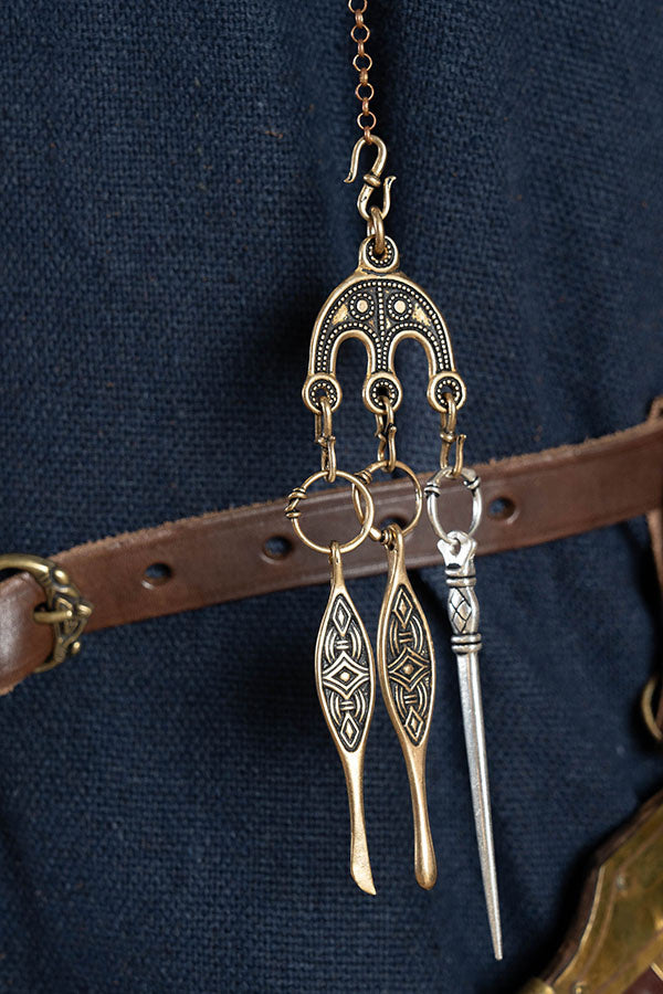 Jewelry hook pointy, 2x1 cm, bronze