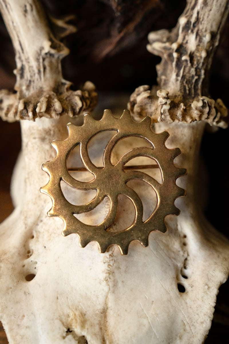 Fibule à disque romaine roue solaire, bronze