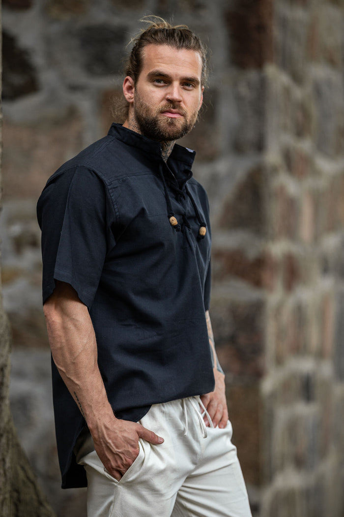 Medieval shirt with short sleeves, black