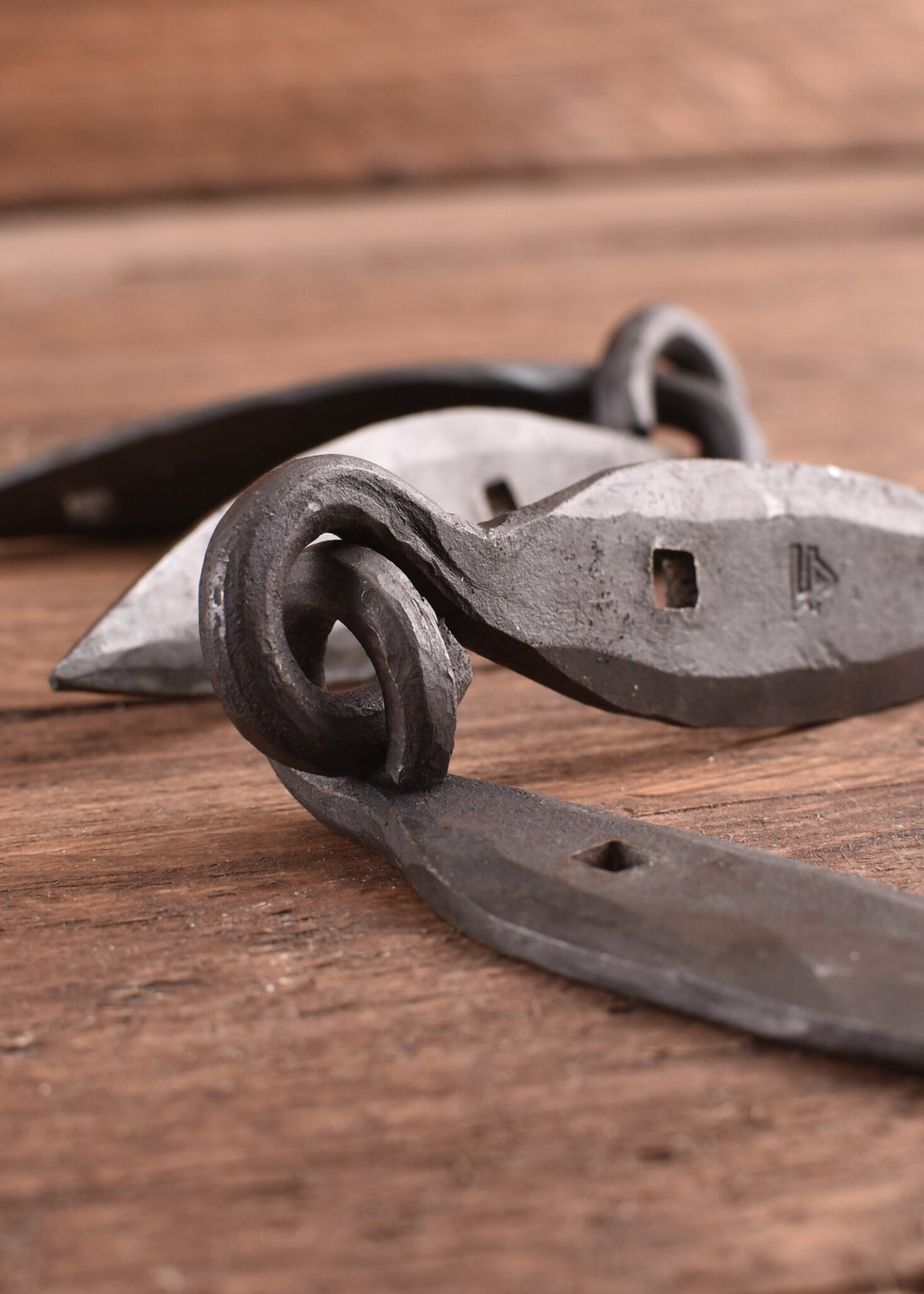 Ręcznie kute okucie skrzyni wikińskiej, para (18 cm)