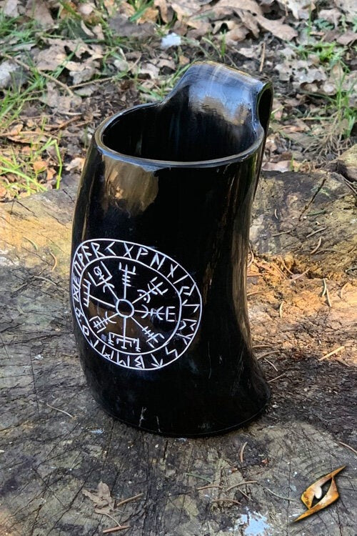 Vikingahornbägare Vegvisir, mörk, 0,5 liter, 500 till 650 ml