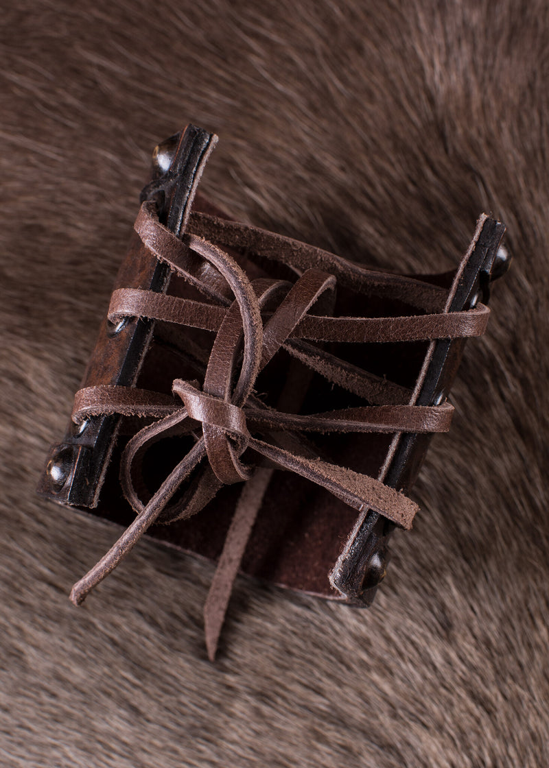 Bracciale celtico con triskelion, cuoio