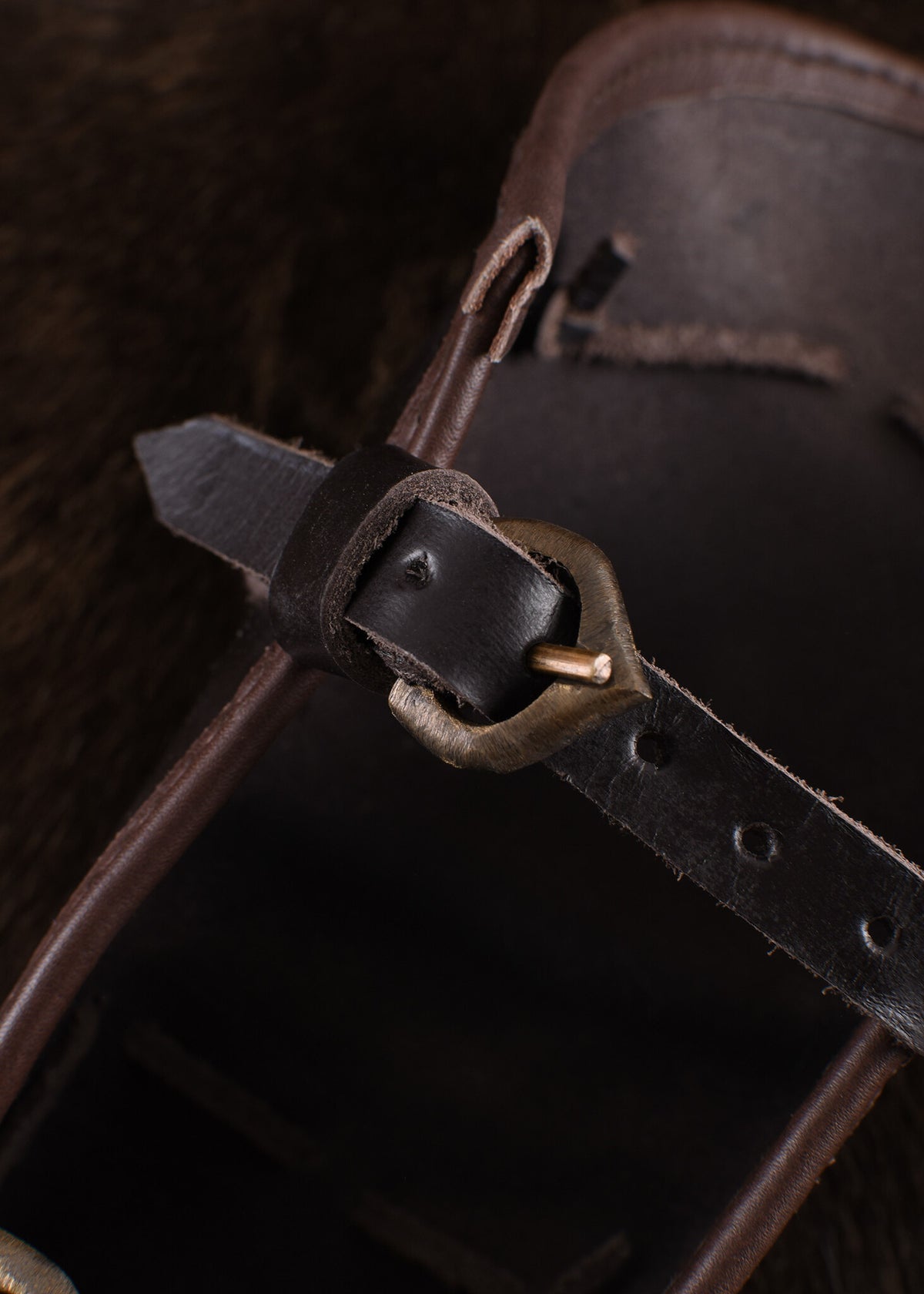 Aerdwulf-Armschiene aus Leder, Unterarmschutz, mit Metallstreifen