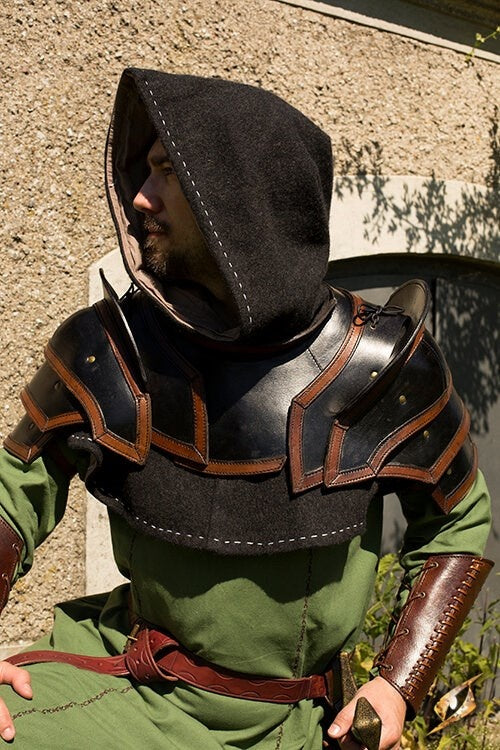 Kožené pauldrons & gorget, čierna-hnedá
