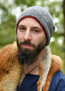 Gehäkelte Mütze 100 Prozent Wolle grau weinrot