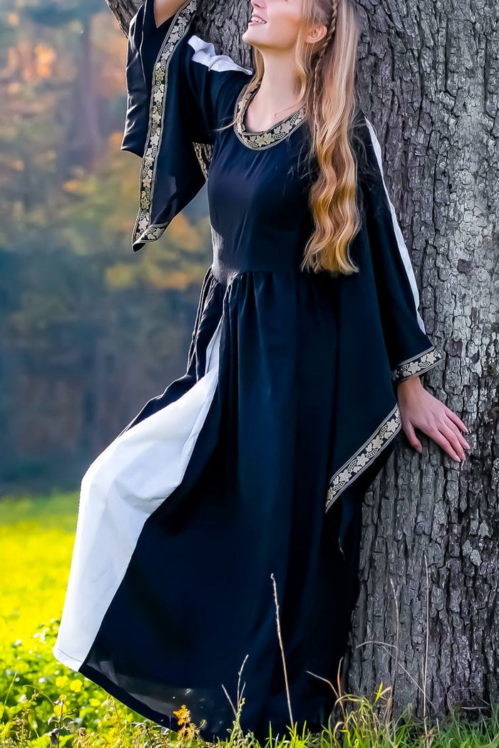 Noble embroidered dress Loretta, black