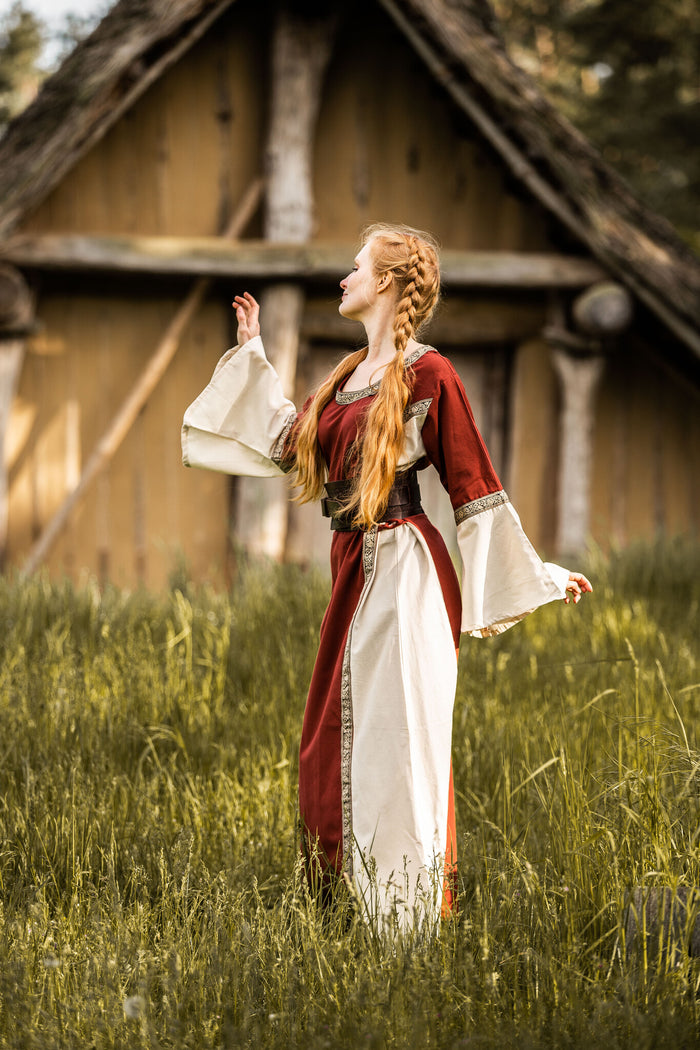 Cleena-mekko kerma-punainen