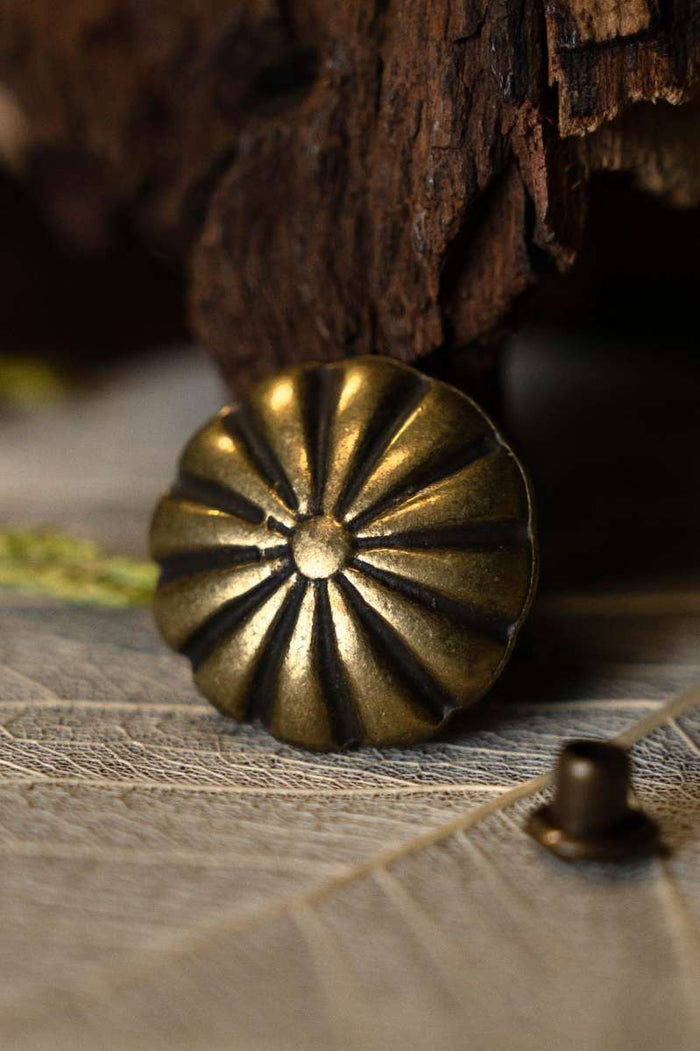 Mittelalterlicher Riemenbeschlag mit Rosette, Satz mit 5 Stück, Messing