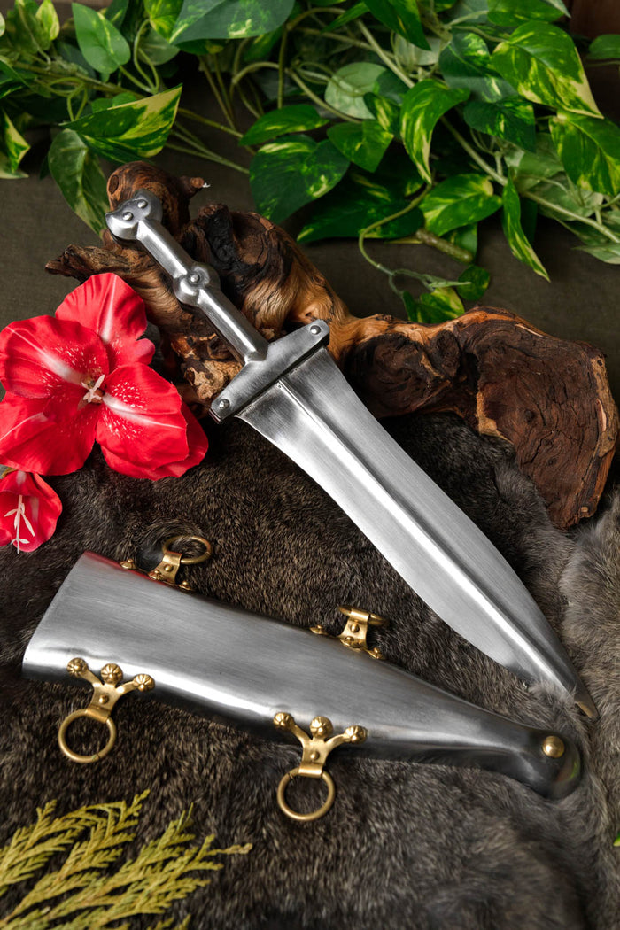 Pugio, type 2, semi-sharp