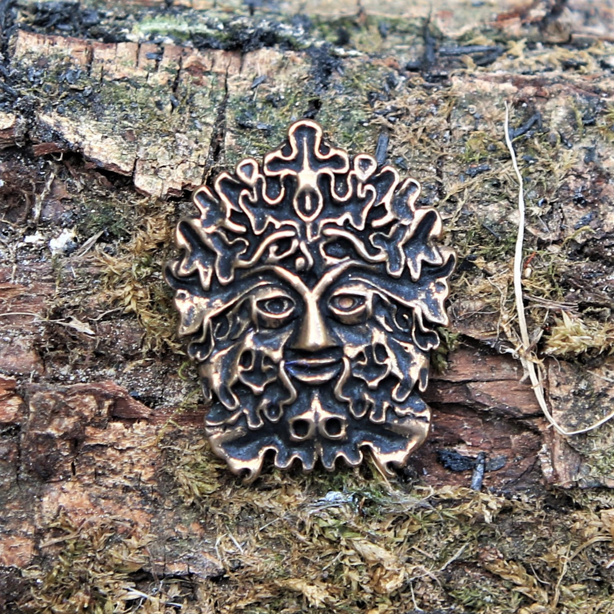 Green Man amulet, messing