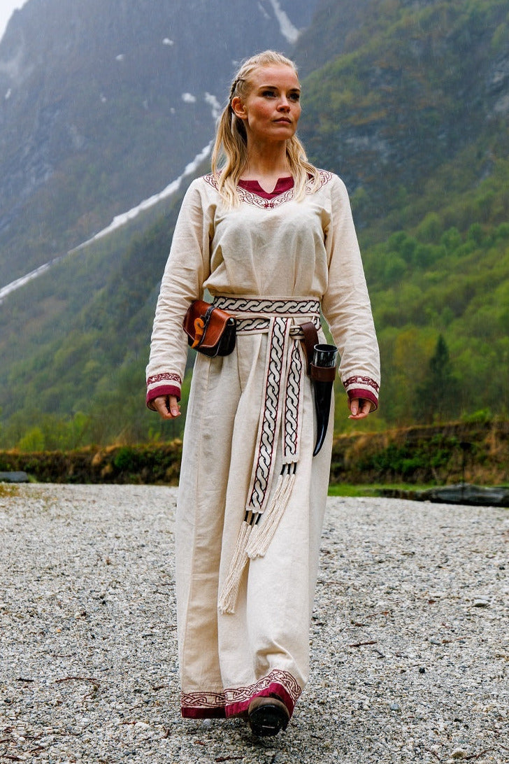 Vikingaklänning Lagertha, naturröd