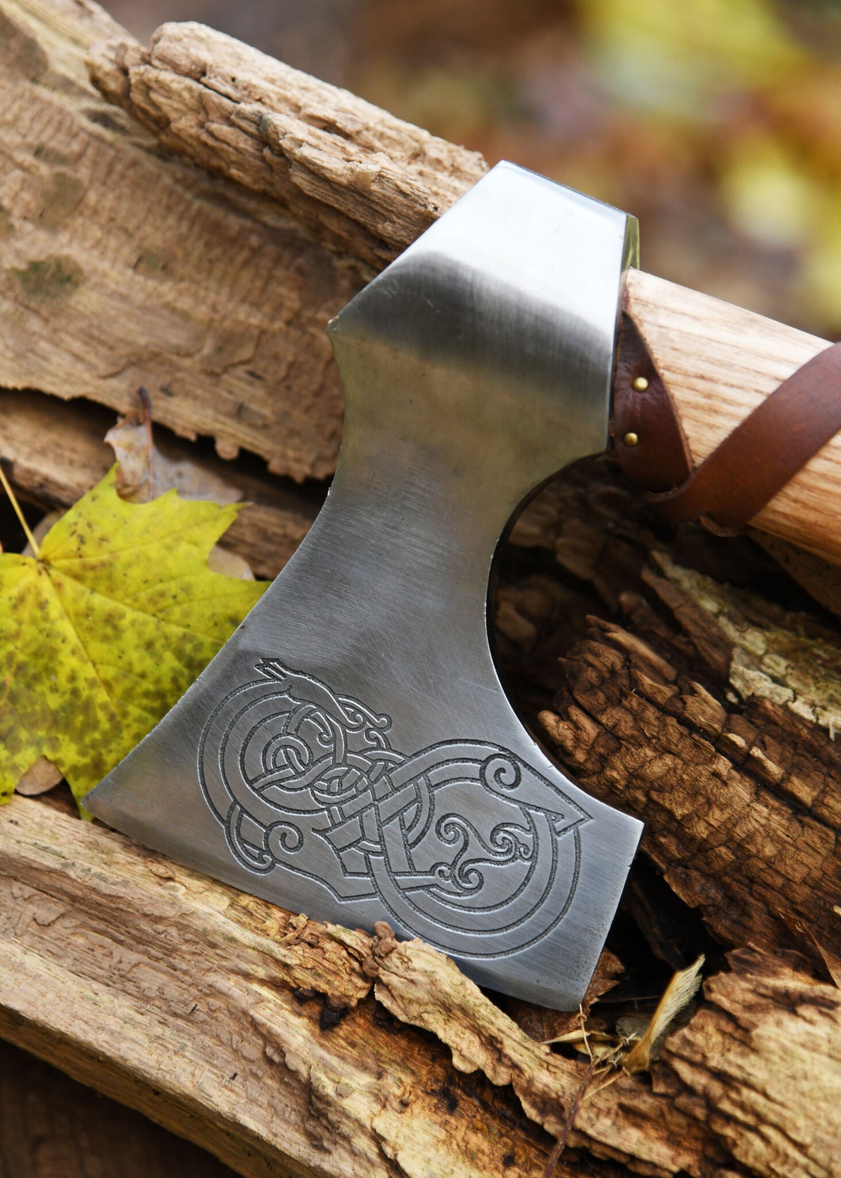 Viking bijl, type D, gegraveerd, semi-scherp