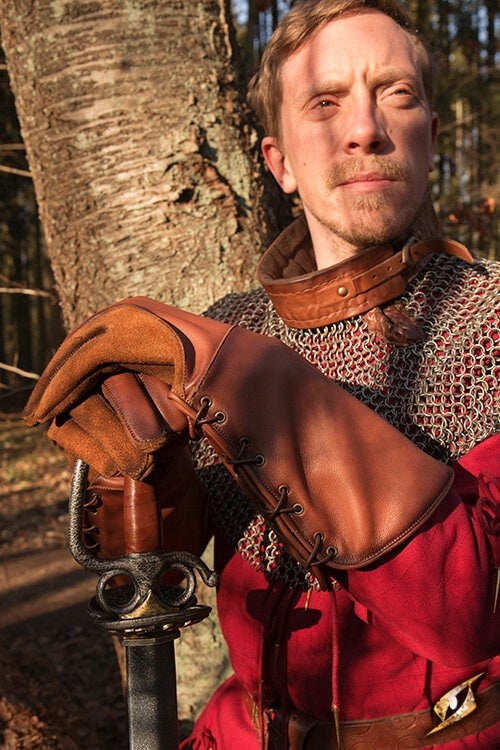 Guantes medievales de cuero, marrones