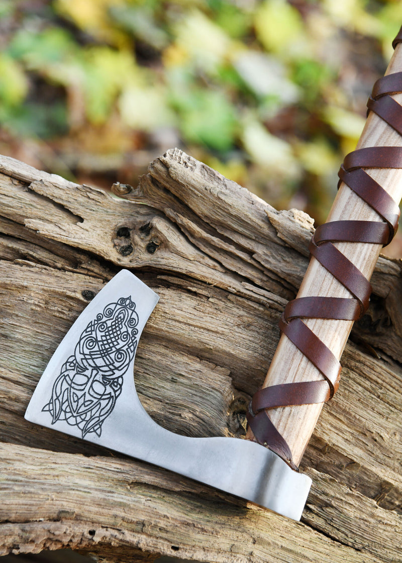 Ascia vichinga barbuta, tipo C, incisa, semi-affilata