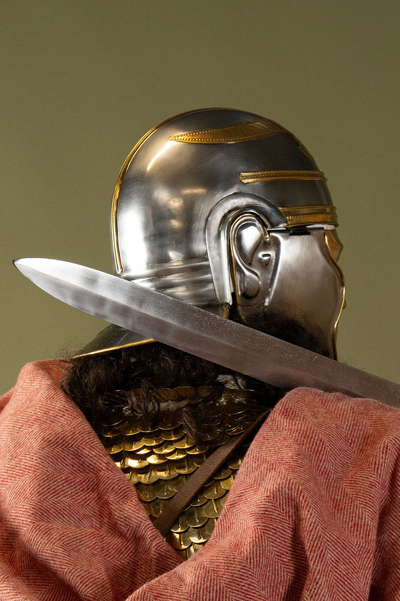 Römischer Kavalleriehelm mit Larvenmaske, 1. Jahrhundert, 1,3 mm