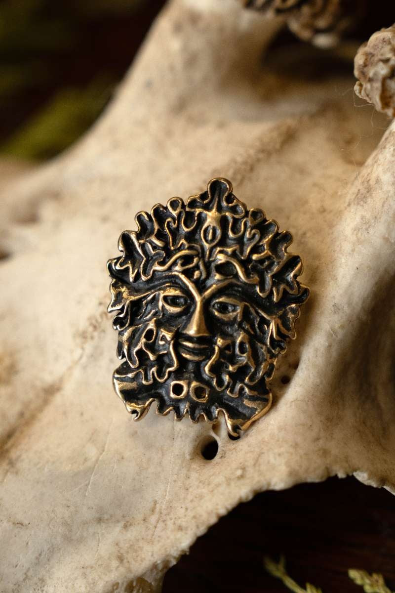 Green Man amulet, messing