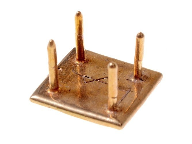 Herraje de cinturón vikingo con motivo de nudo, Birka