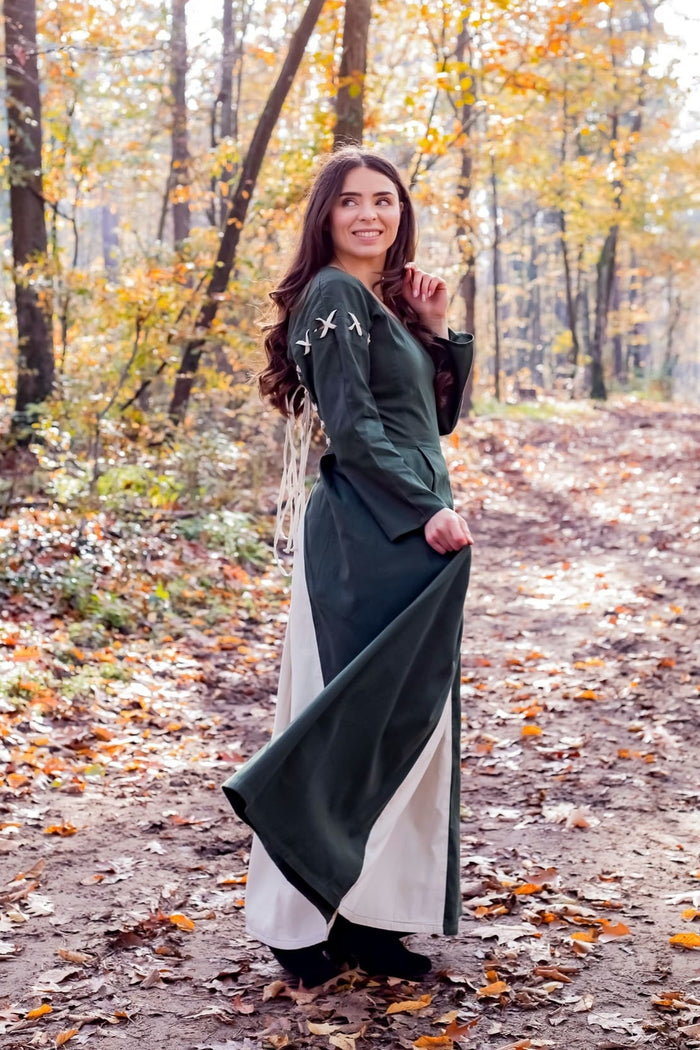 Robe médiévale Larina, vert olive-naturel