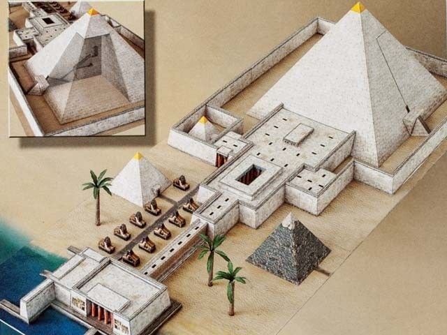 Maquette pyramide avec temple
