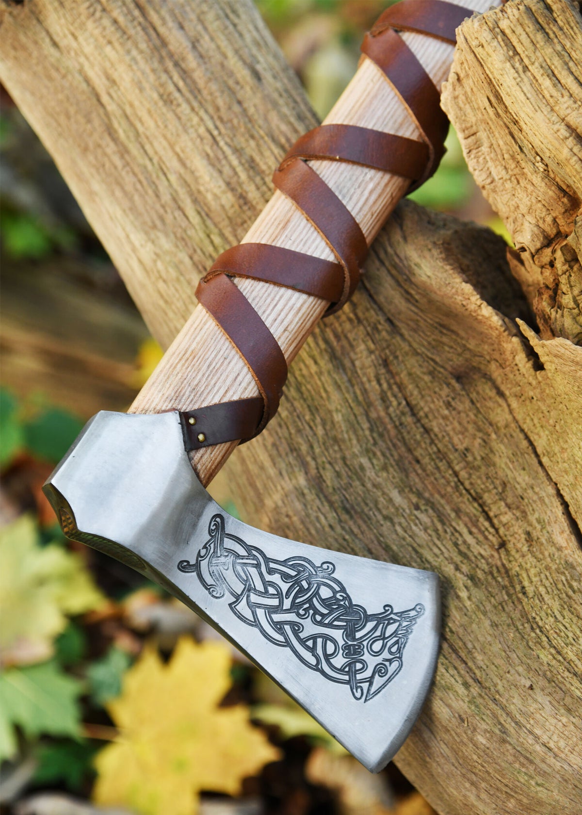 Viking bijl, type L, gegraveerd, semi-scherp