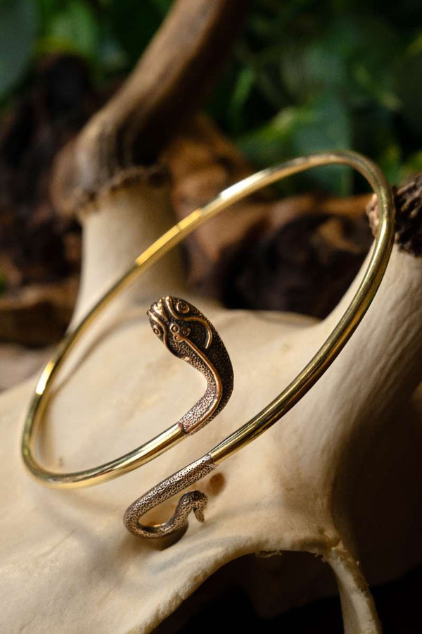 Romersk overarmsring med slange fra Herculaneum, bronze