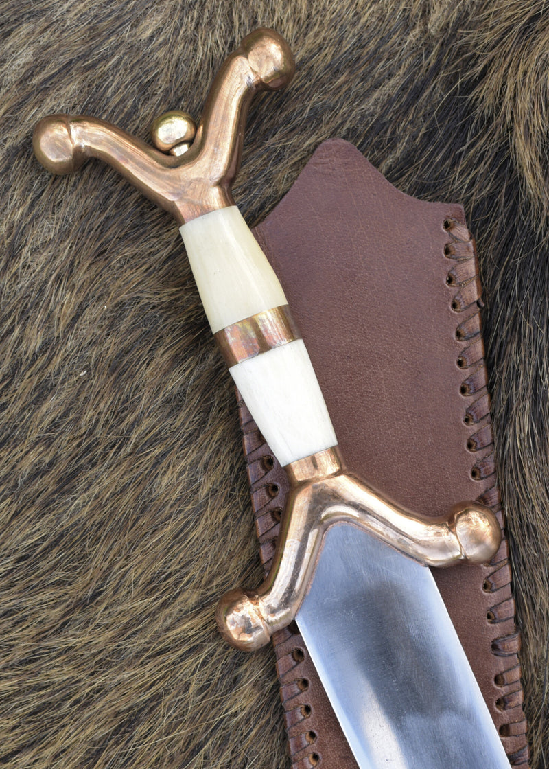 Keltiskt kortsvärd, halvvass