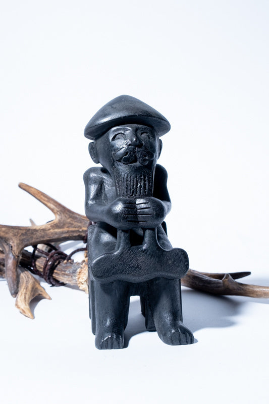 Toro statuolenė Eyrarland, juoda