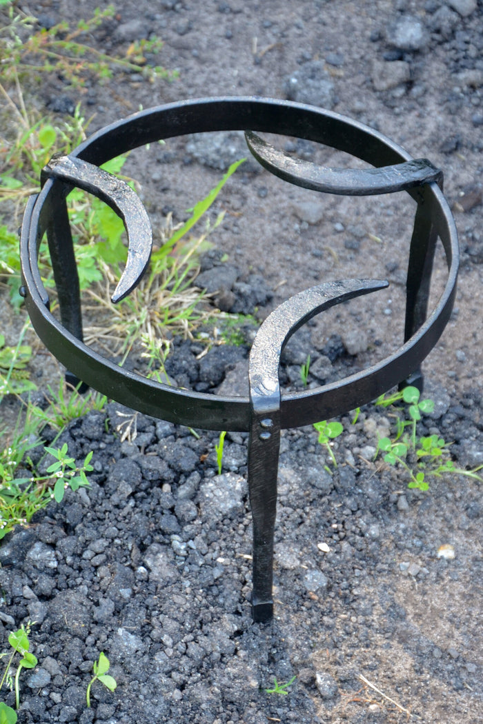 Medieval tripod 25 cm