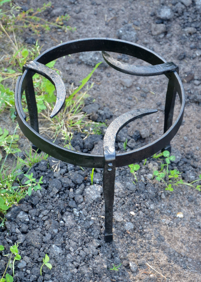 Medieval tripod 25 cm
