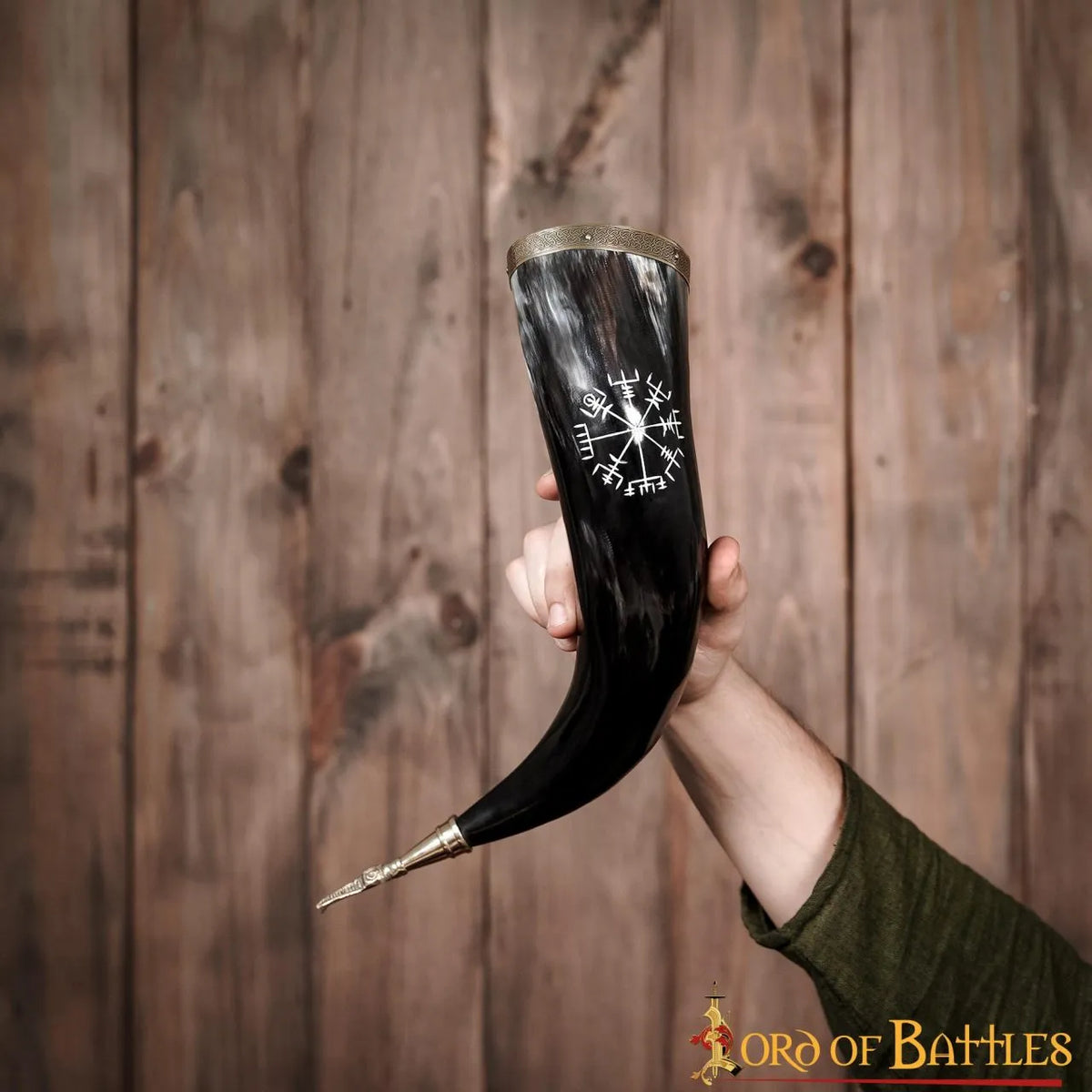 Drinkhoorn met vegvisir en messingen beslag, 300-500 ml