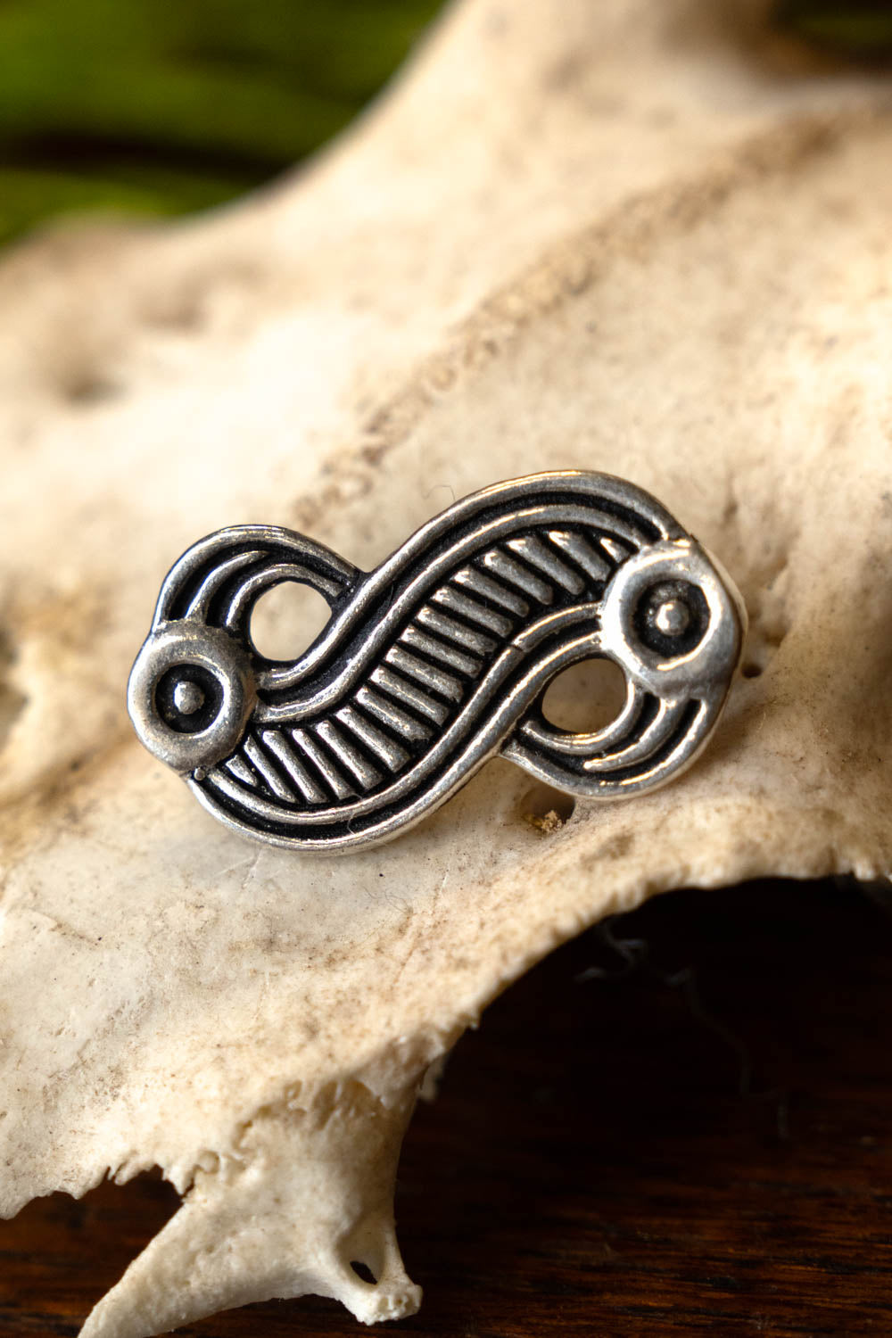 Fibula franca con aquila, bronzo color argento