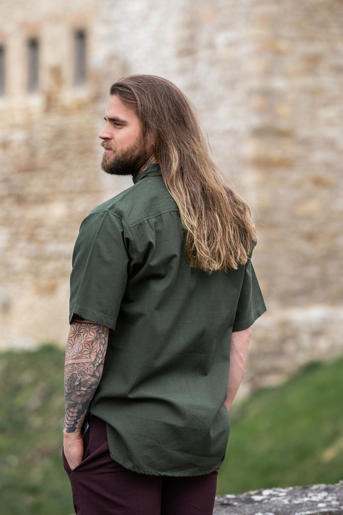 Medeltida skjorta med korta ärmar, grön