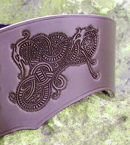 Korsettgürtel Bertholdin B mit Wikinger Motiv, schwarzes Leder