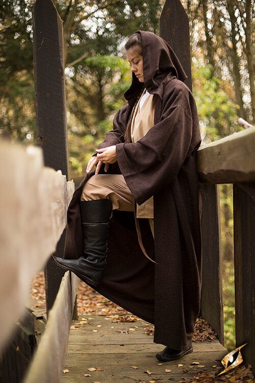 Średniowieczne odzienie Osgar, brązowe