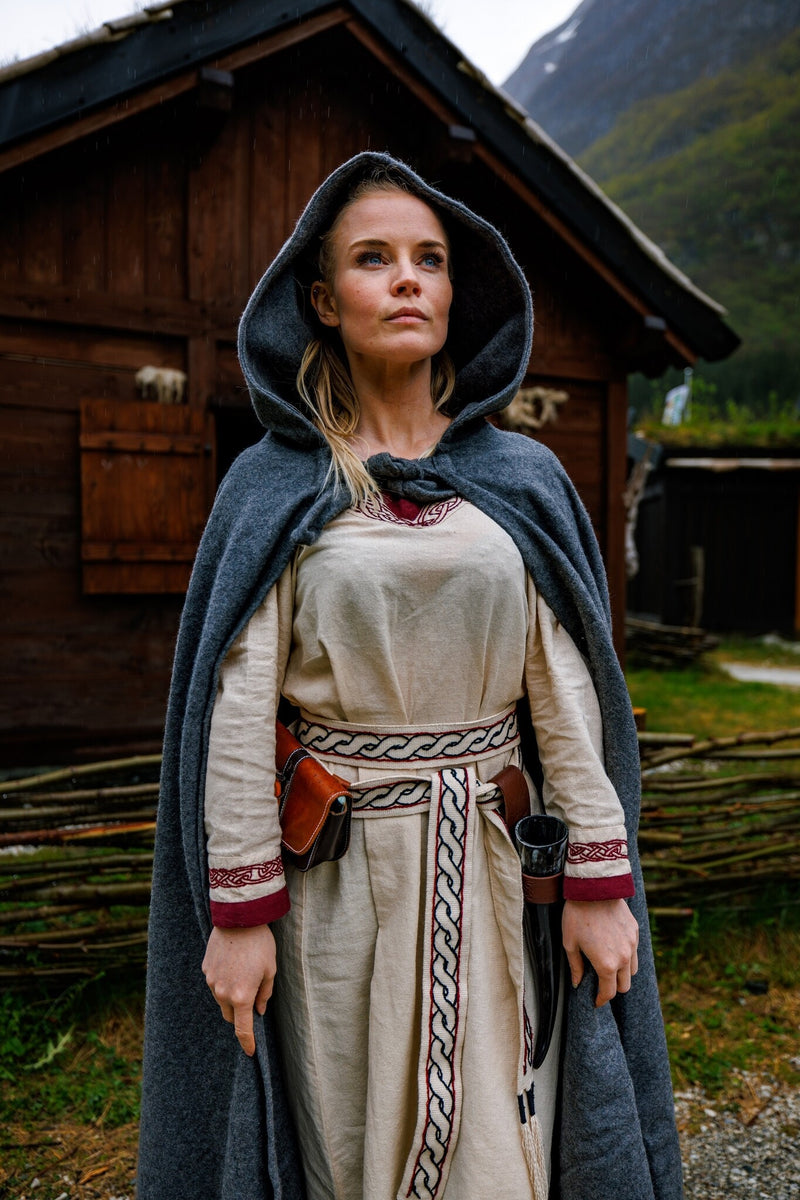 Medeltida mantel Karen, grå, ullblandning