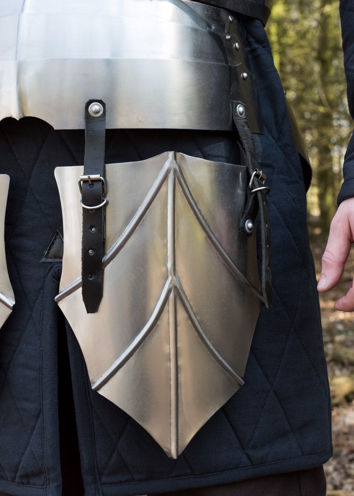 Gotisk brystkyras med tassets, 1–1,2 mm