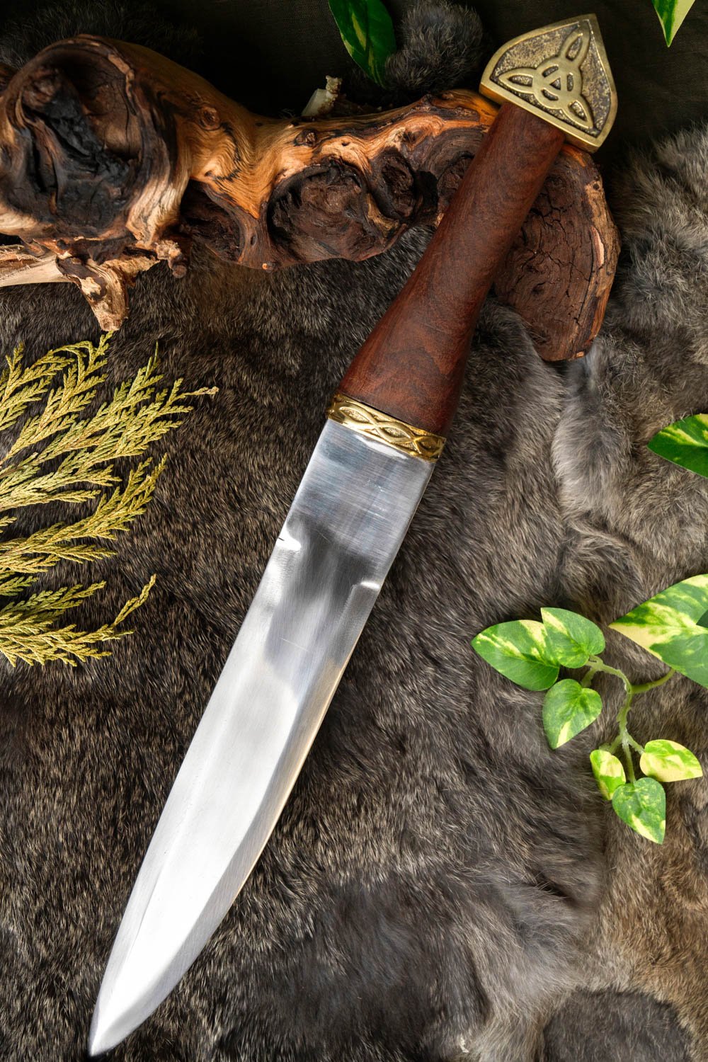 Triquetra-sax med træhåndtag, halvskarpt