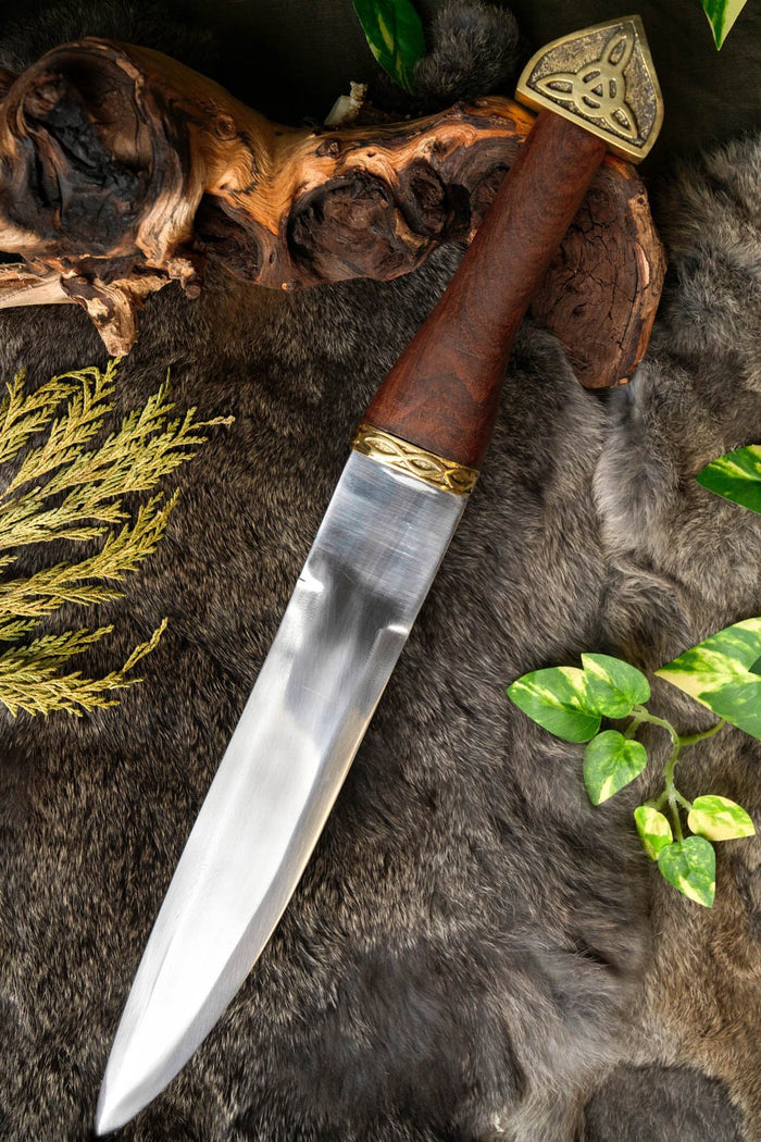 Triquetra-sax med træhåndtag, halvskarpt