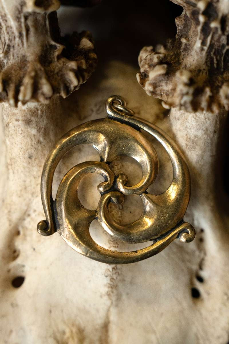 Gallo-rzymski amulet słoneczny, brąz