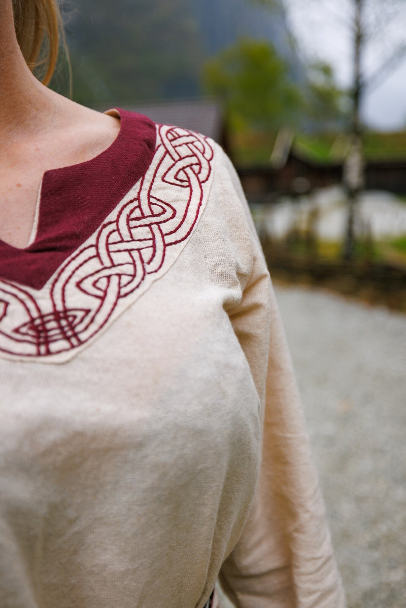 Vikingaklänning Lagertha, naturröd