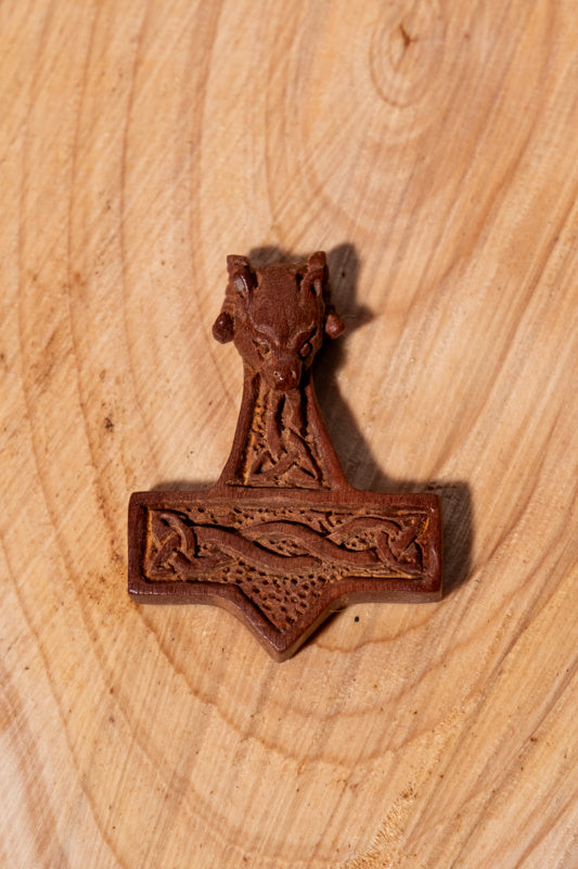 Thorshamer hanger met ramskop, hout