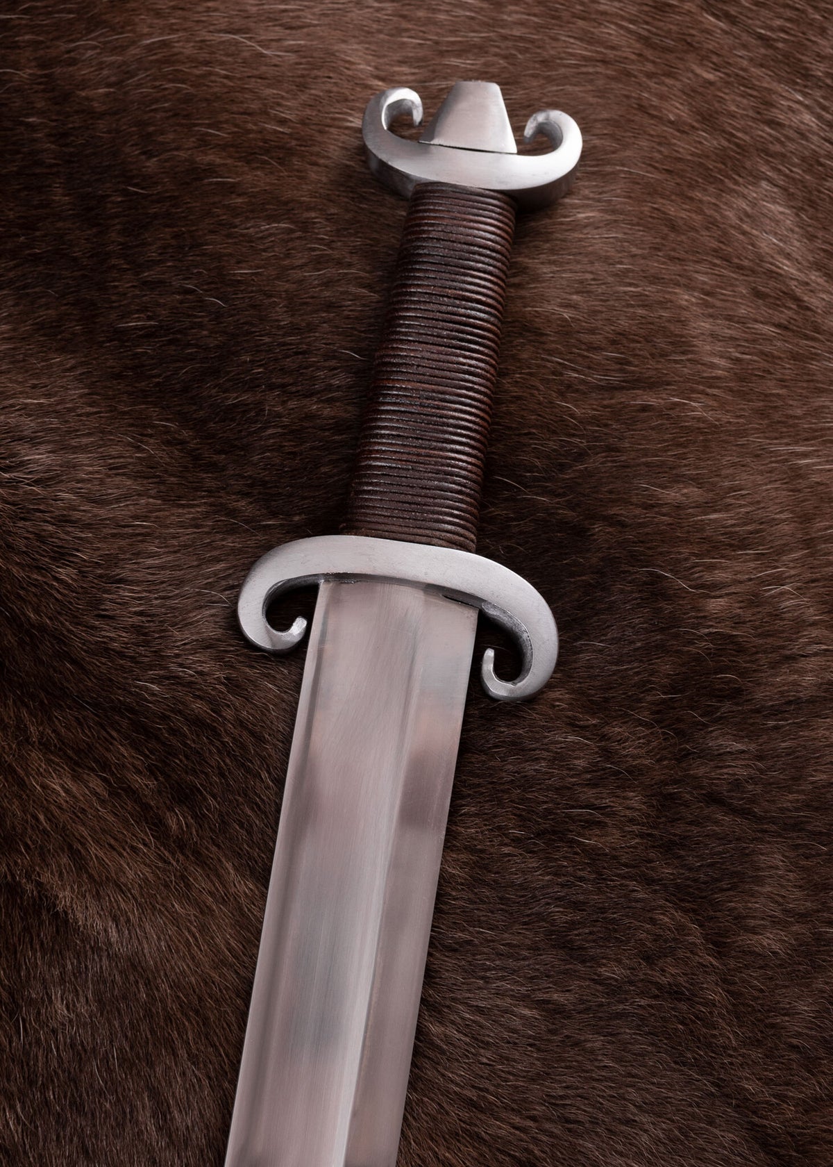 Viking sword Petersen type G, semi-sharp