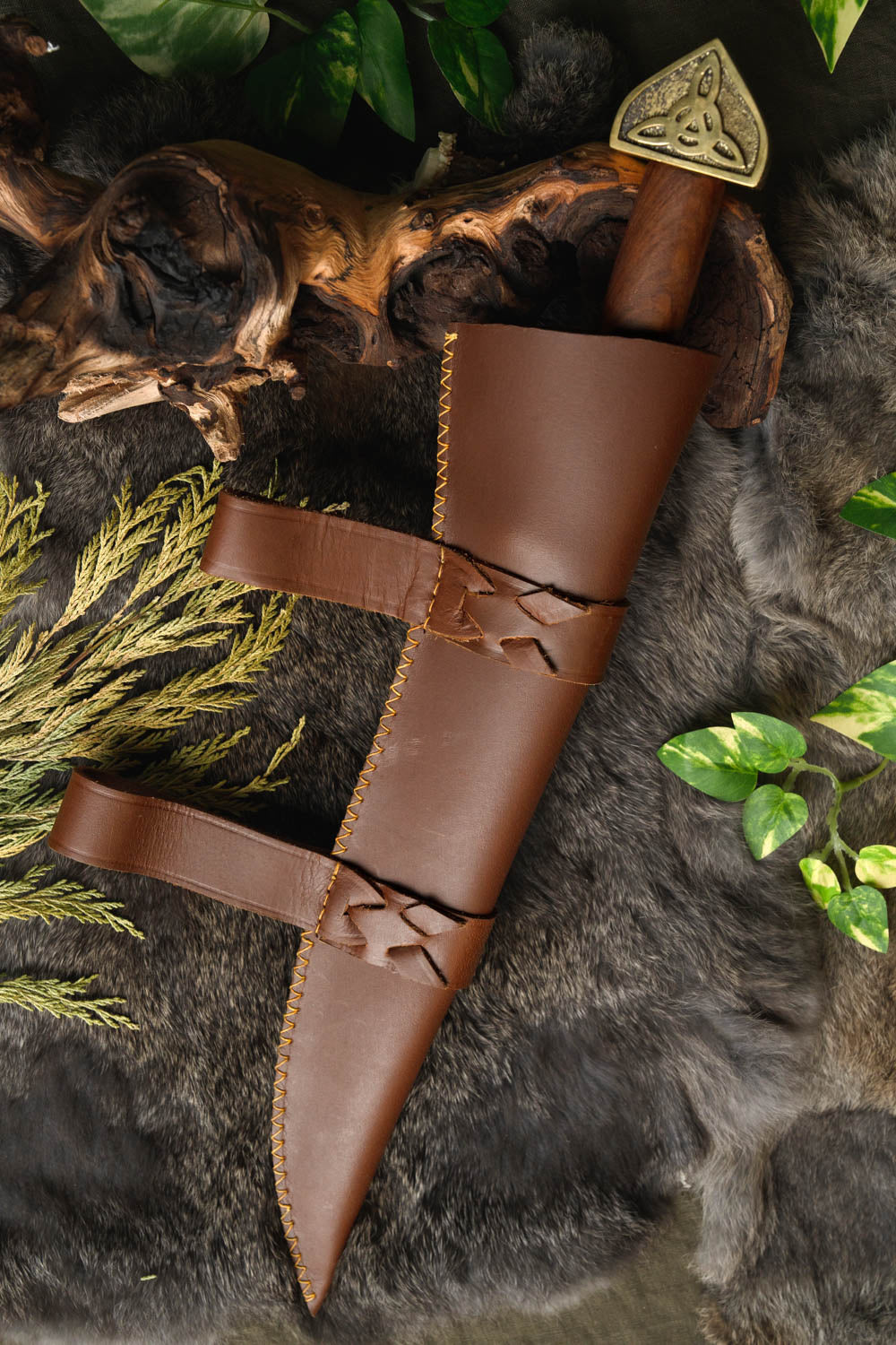 Triquetra-sax med træhåndtag, halvskarpt