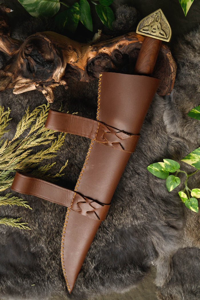 Triquetra-sax med træhåndtag, halvskarpt