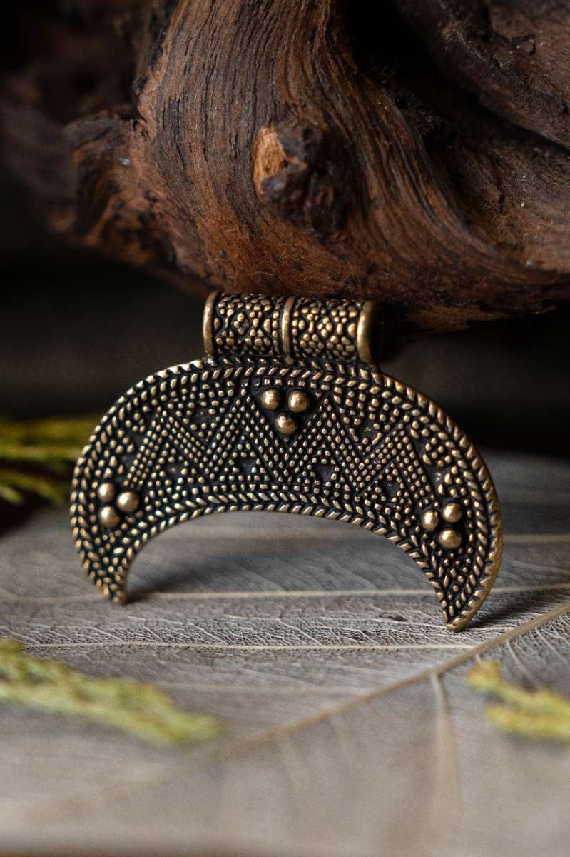 Amulette lunule Rusvik, petite, en bronze
