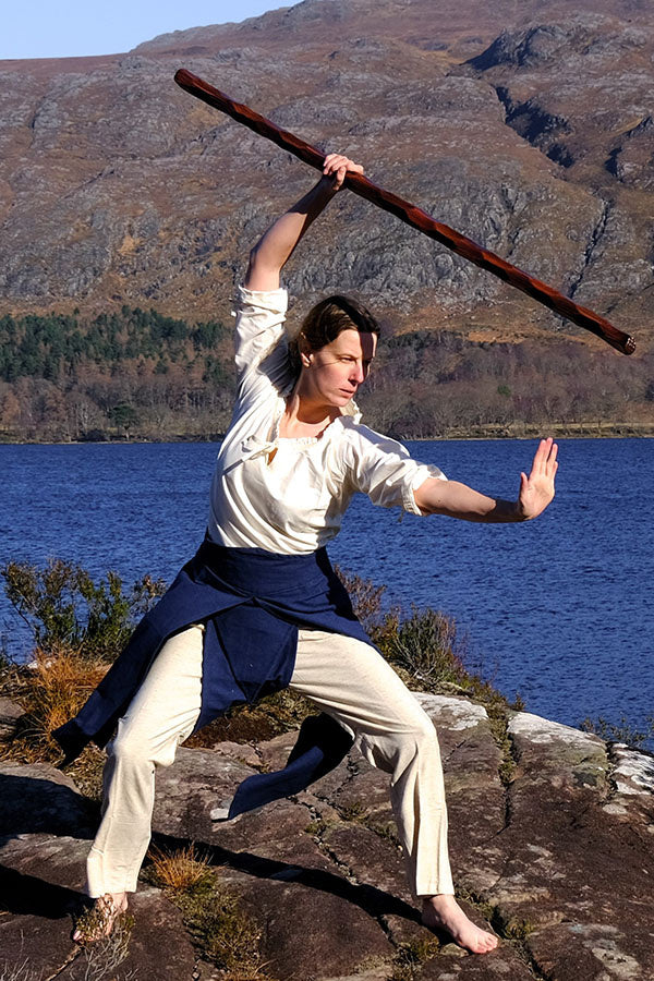 Quaterstaff i træ, 150 cm, LARP-skumsværd