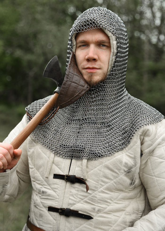 Ringhuva i ringbrynja med triangulär ventail, obehandlad, 8 mm