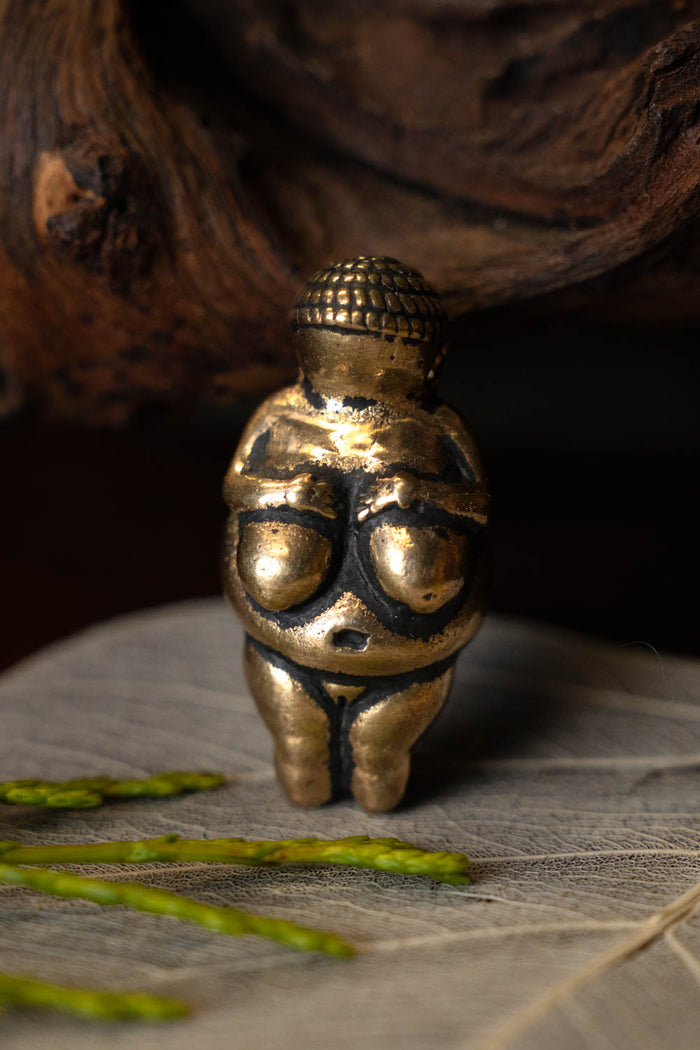 Amulet moedergodin Willendorf, brons