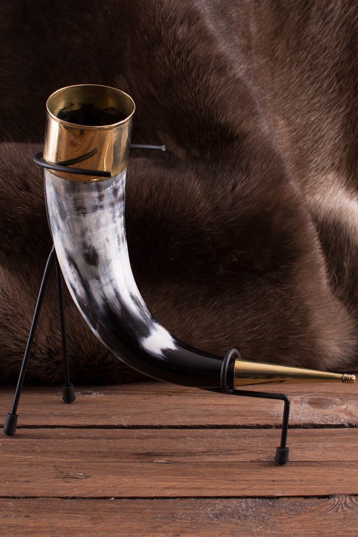 Decorated drinkinghorn with stand, 200-300 ml