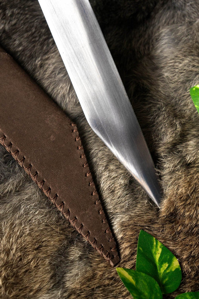 Angelsaksisk broken-back sax, halvskarpt